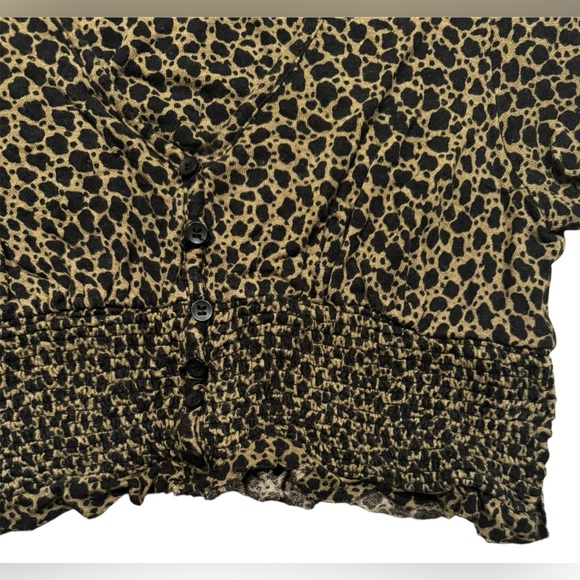 urban outfitters cheetah print smocked cropped blouse - Picture 2 of 4